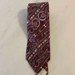 Christian Dior classic corpcore burgundy/red/white paisley silk necktie